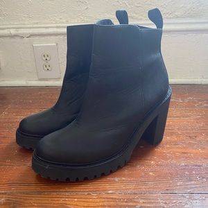 Dr. Martens Magdalena Boots